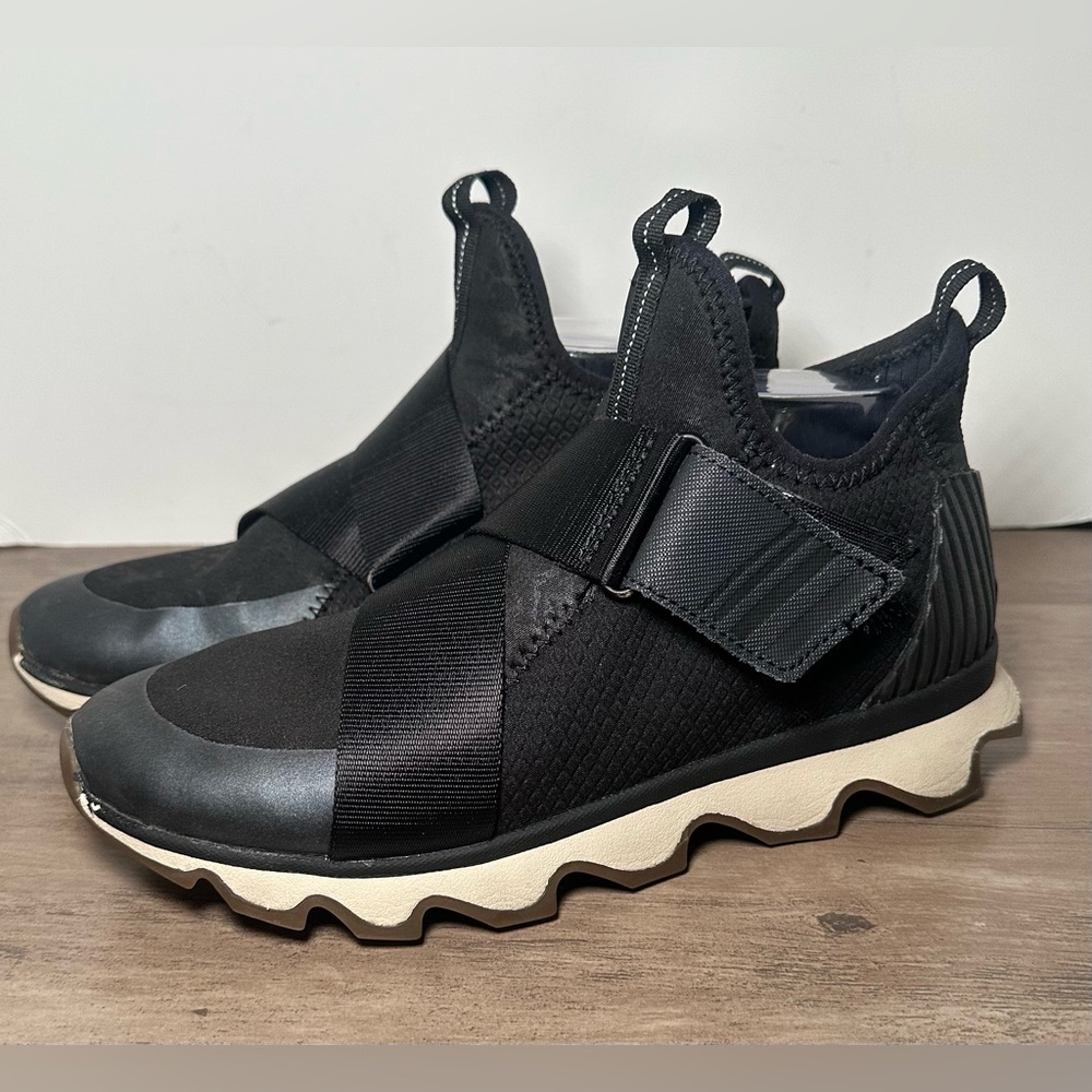 Sorel Kinetic Sneak Sneakers Shoes‎ Black Slip-on  Hook Loop Womens Size 9.